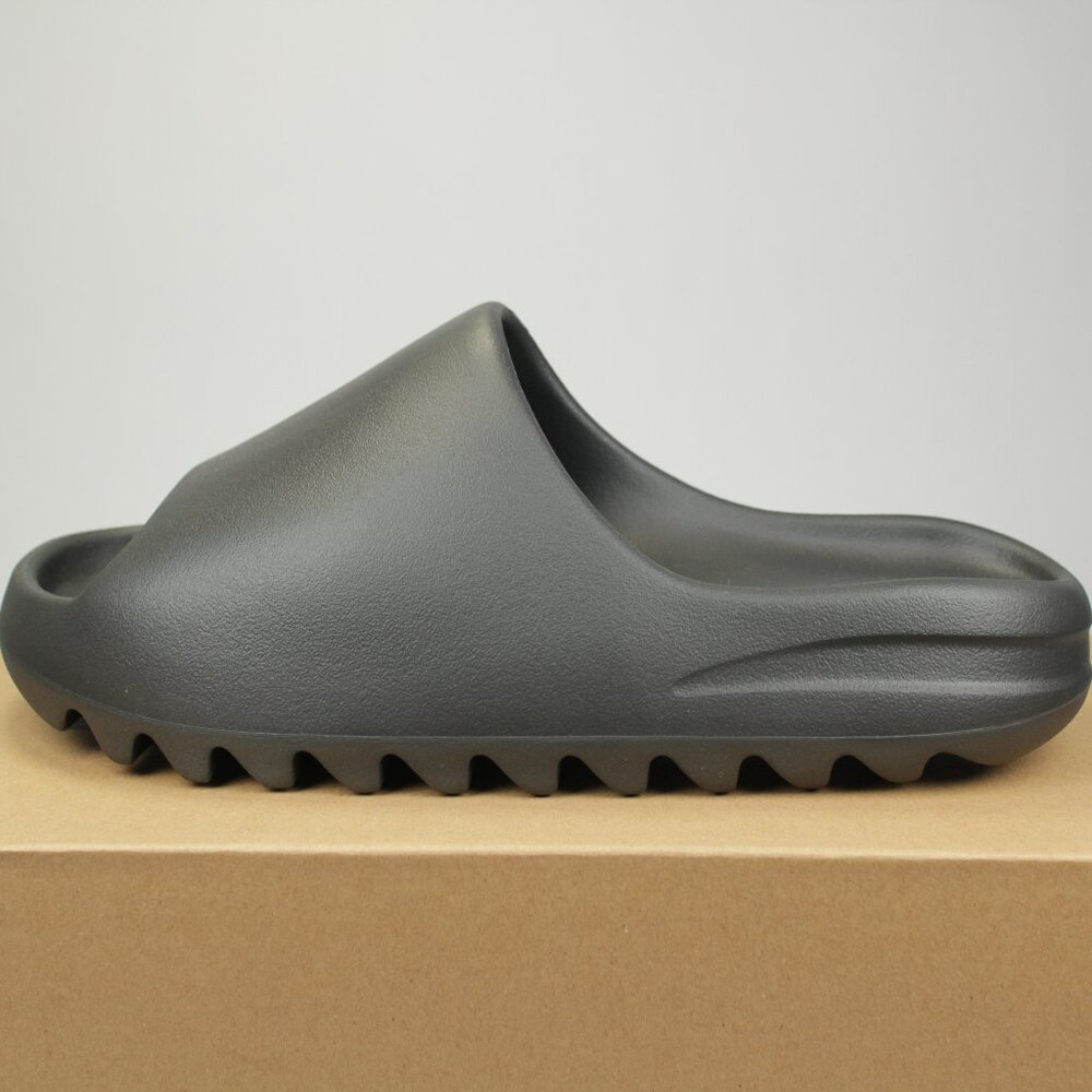 Adidas Yeezy Onyx SIZE 11US-NEW WITH BOX-Unisex YZY SLIDE - HQ6448 slides